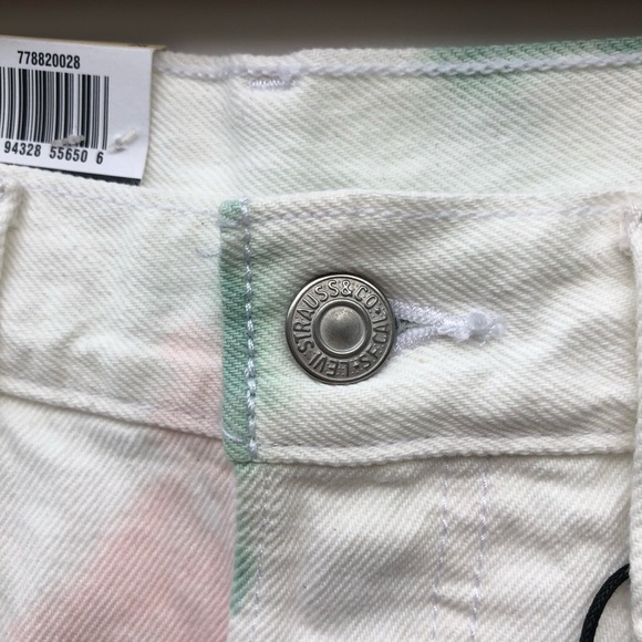 Levi’s High-Rise Deconstructed Denim Skirt in “Young Blood”, size 26 - Picture 9 of 11